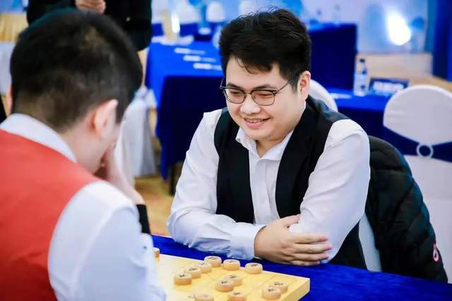 第九届“碧桂园杯”全国象棋冠军邀请赛圆满落幕 蒋川成为王中王‘火狐电竞官网’(图8)
第九届“碧桂园杯”全国象棋冠军邀请赛圆满落幕 蒋川成为王中王‘火狐电竞官网’(图8)