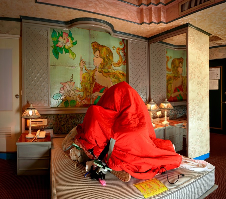 ‘火狐电竞官网’
广州这位阿伯纷歧般!放映露天影戏 他坚持了45年(图1) 火狐电竞官网