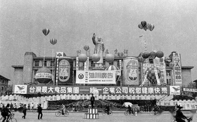 
1995年 成都春熙路上买年货的人（组图）【火狐电竞官网】(图4)