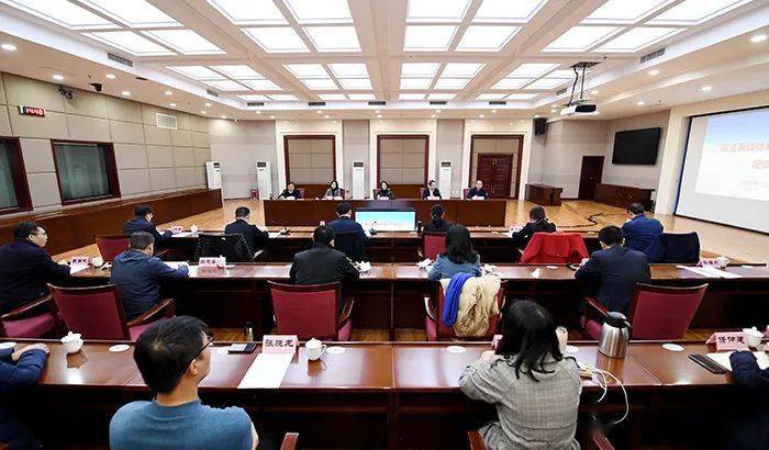 ‘火狐电竞官网’
省法院在政法新媒体矩阵平台构建研究座谈会上作交流讲话(图3)