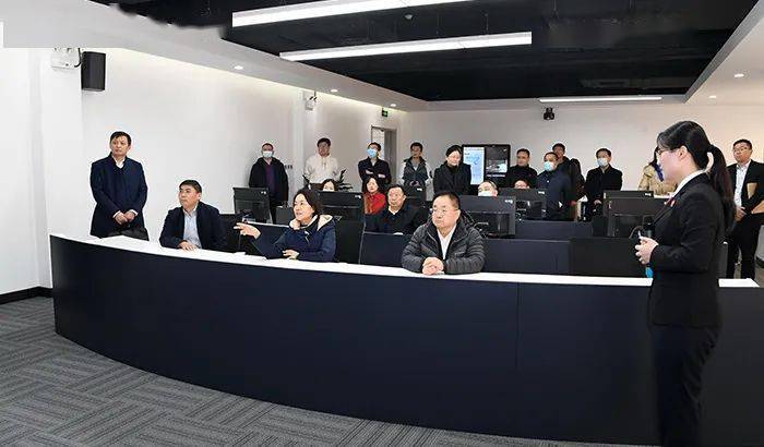 ‘火狐电竞官网’
省法院在政法新媒体矩阵平台构建研究座谈会上作交流讲话(图7)