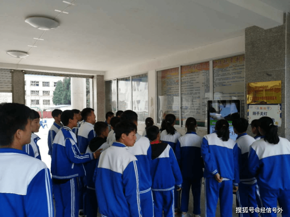 
盐源县委禁毒办举行禁毒宣传多媒体视频终端设备发放仪式|火狐电竞(图10)